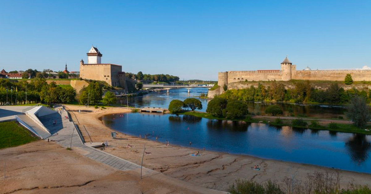 Un ponte ad unirle, secoli di storia (ed un futuro?) a dividerle: Narva ed Ivangorod. Benvenuti sul confine -sempre più caldo- tra Estonia e Russia.